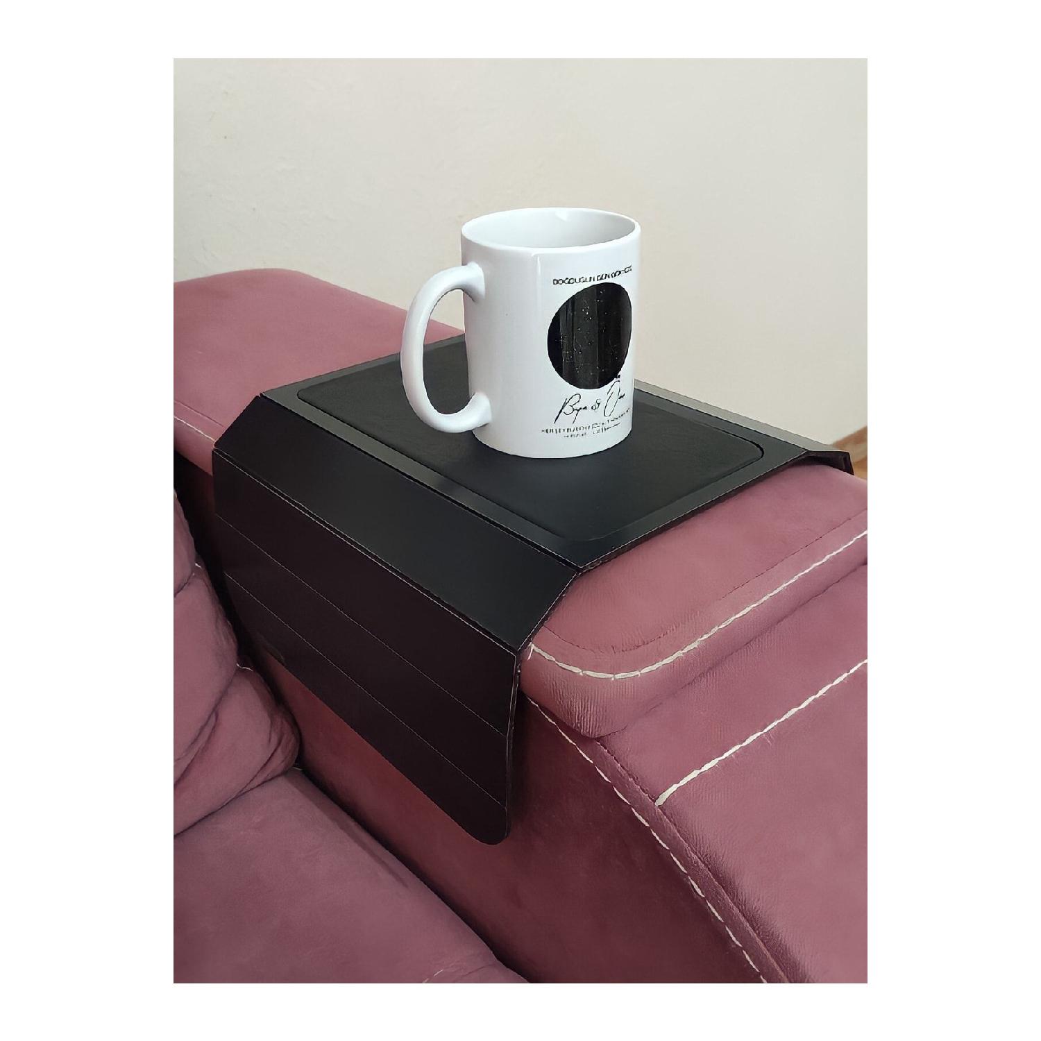 Кожаный столик, диван, подлокотник, столик